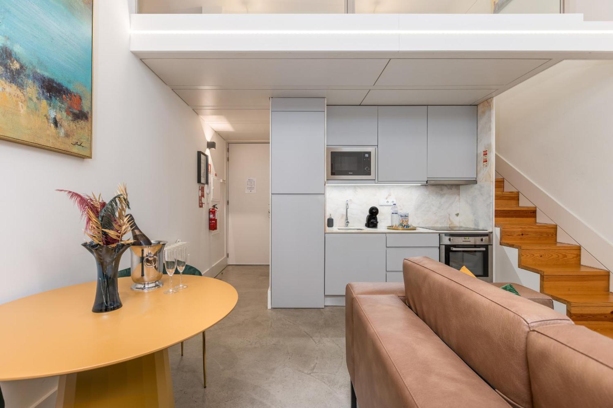 Industrial Cozy Loft Downtown Apartment